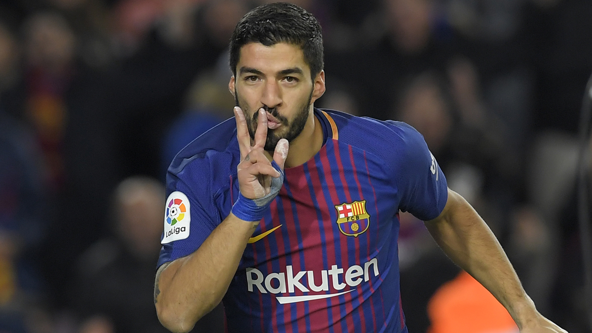 Luis Suárez celebra un gol ante el Valencia. (AFP)