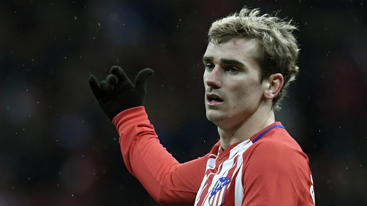 Griezmann se encara con la grada del Metropolitano. (AFP)