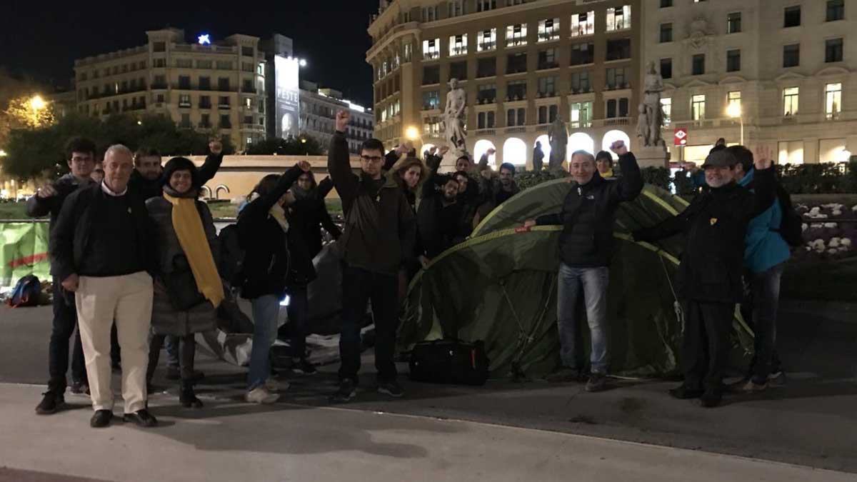 independentistas acampando en el centro de Barcelona.