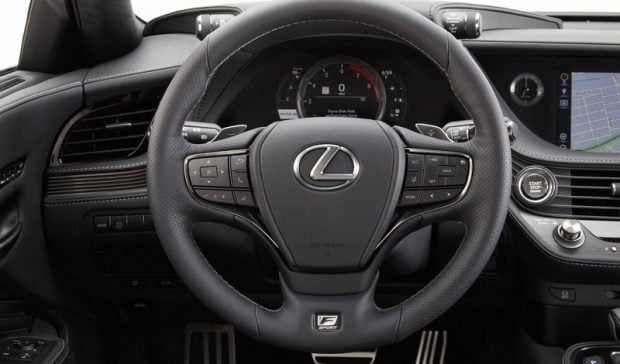 La tecnología híbrida de Lexus permite autonomía infinita sin cables ni cargas