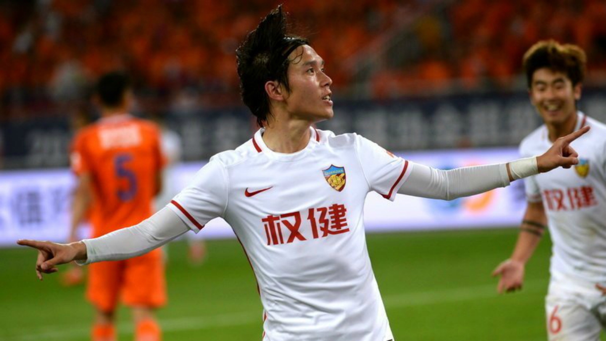 Zhang Xiuwei celebra un gol con el Tianjian Quanjian antes de destaparse el fraude. (SINA)
