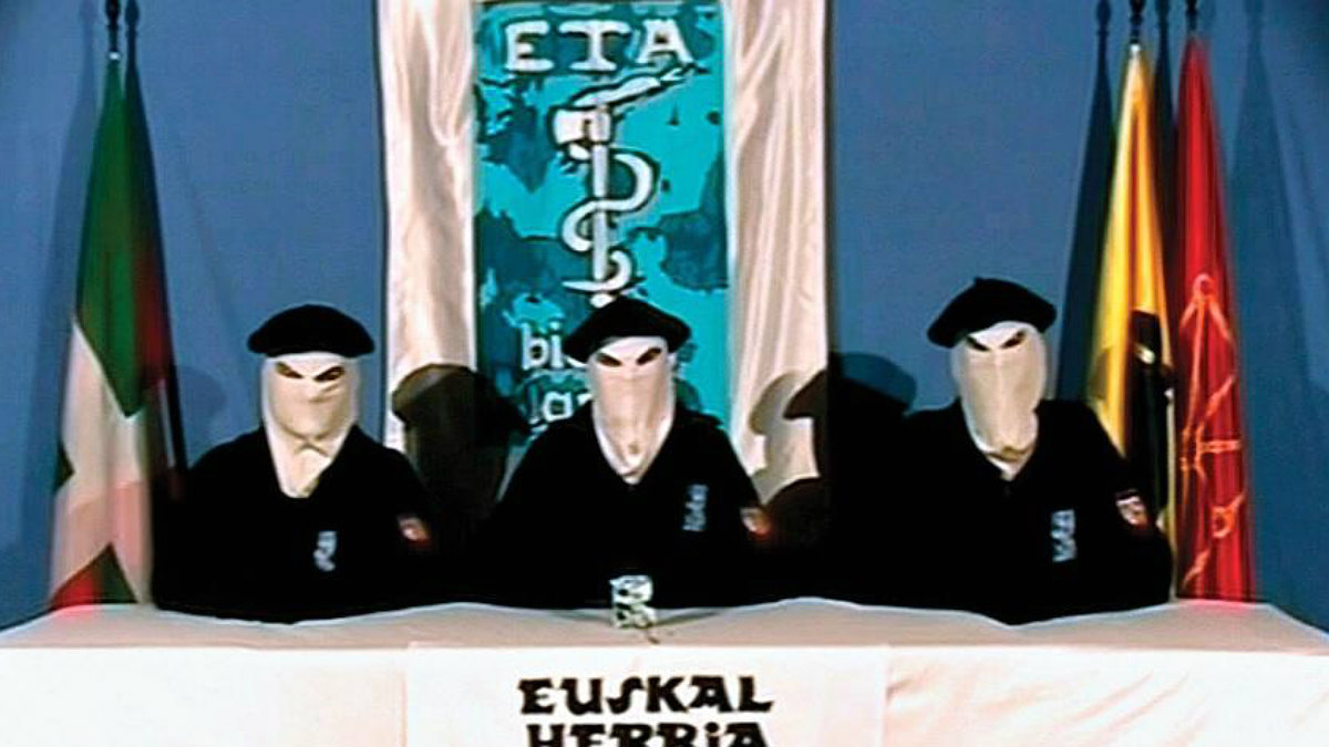 Terroristas de ETA, en uno de sus comunicados en vídeo.
