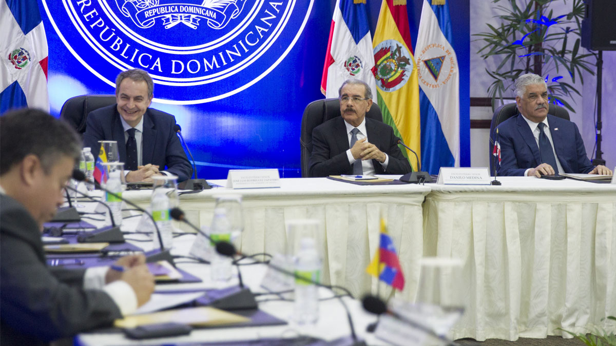 Conversaciones entre el régimen venezolano y la oposición con la mediación de Zapatero (Foto: AFP)