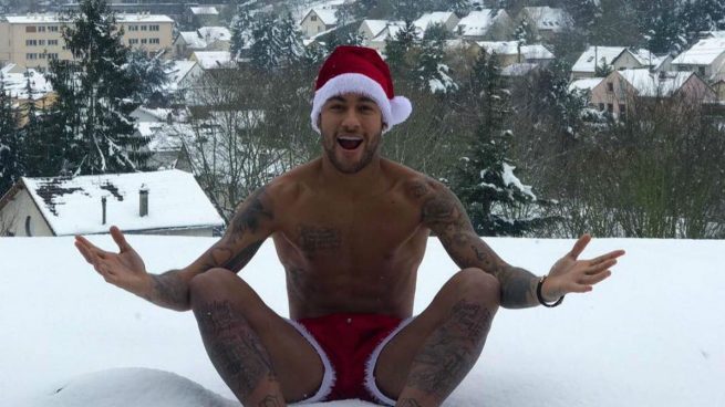 La última locura de Neymar: posa desnudo en la nieve
