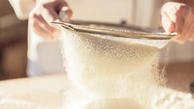 Bizcocho esponjoso de leche, una receta tradicional fácil de preparar