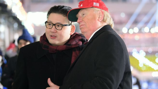 Expulsan a los dobles de Donald Trump y Kim Jong Un de la inauguración de los Juegos