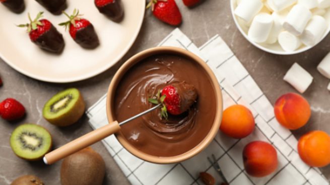 Fondeu de chocolate: una receta que puedes disfrutar con fruta