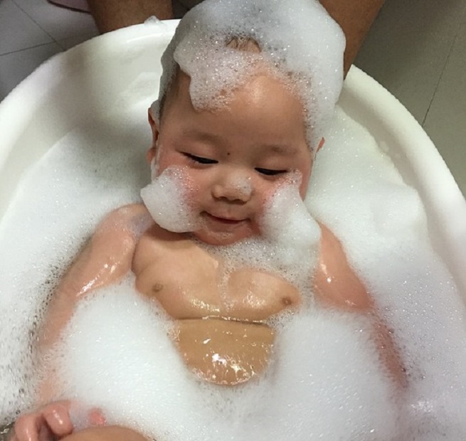 bañar al bebé
