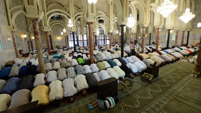 Musulmanes en una mezquita.