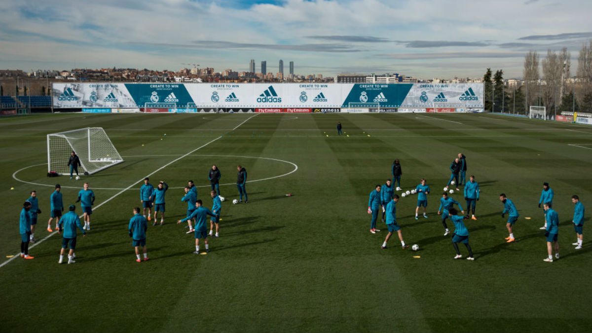 La plantilla de Madrid entrenándose en Valdebebas, donde se concentrará todo el equipo antes de medirse al PSG (Getty).