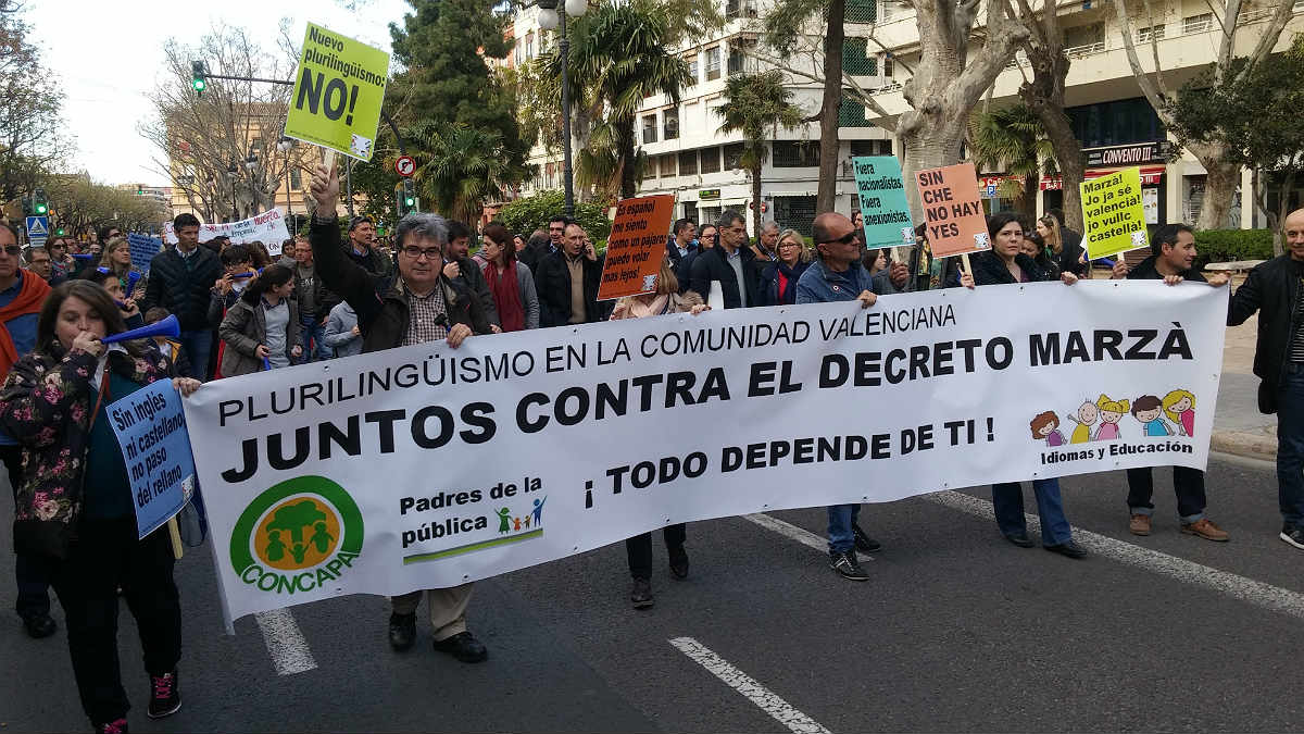 Manifestación en Valencia convocada por el Foro por el Derecho a Elegir Lengua Vehicular.