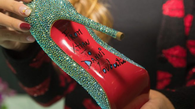 LA SUELA ROJA DE LOUBOUTIN COMO MARCA