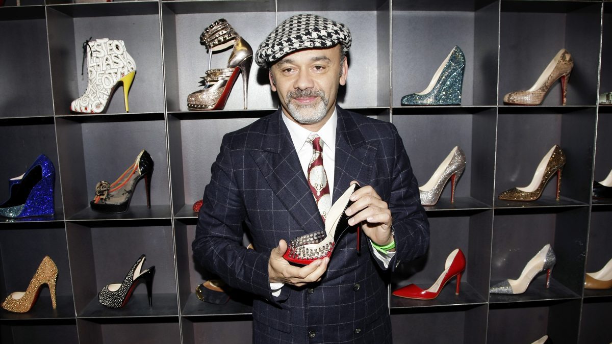 Louboutin: por qué el color rojo en la suela de los zapatos enfrentó a dos  grandes empresas de lujo europeas - BBC News Mundo