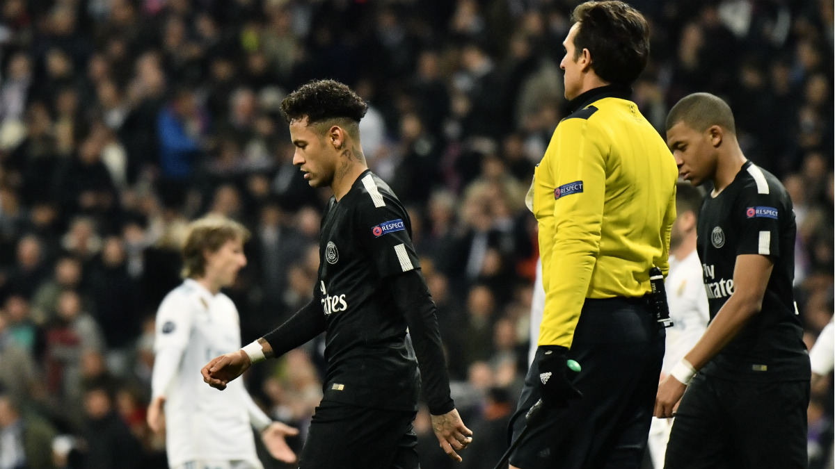 Neymar y Mbappé no dieron ningún pase a Cavani en todo el partido en el Bernabéu. (AFP)