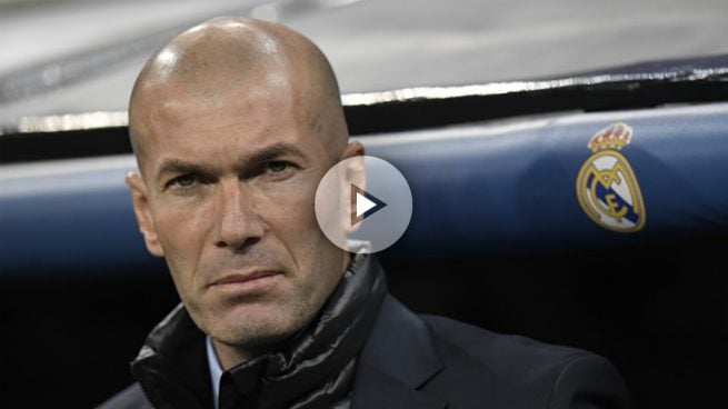 zidane-en-el-banquillo-del-real-madrid.-afp-655x368 copia ?>