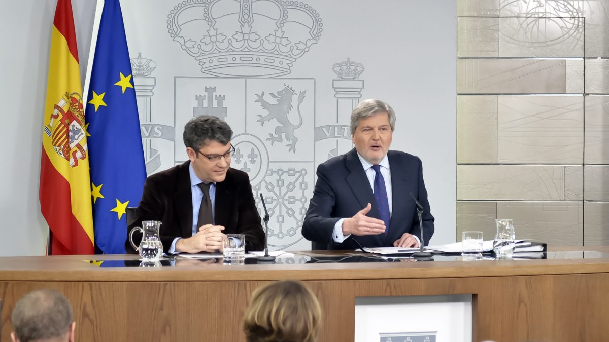 Álvaro Nadal y Méndez de Vigo en la rueda de prensa del Consejo de Ministros