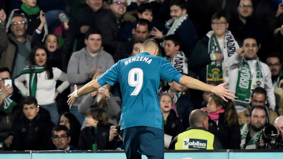 Benzema celebra su gol al Betis. (EFE)