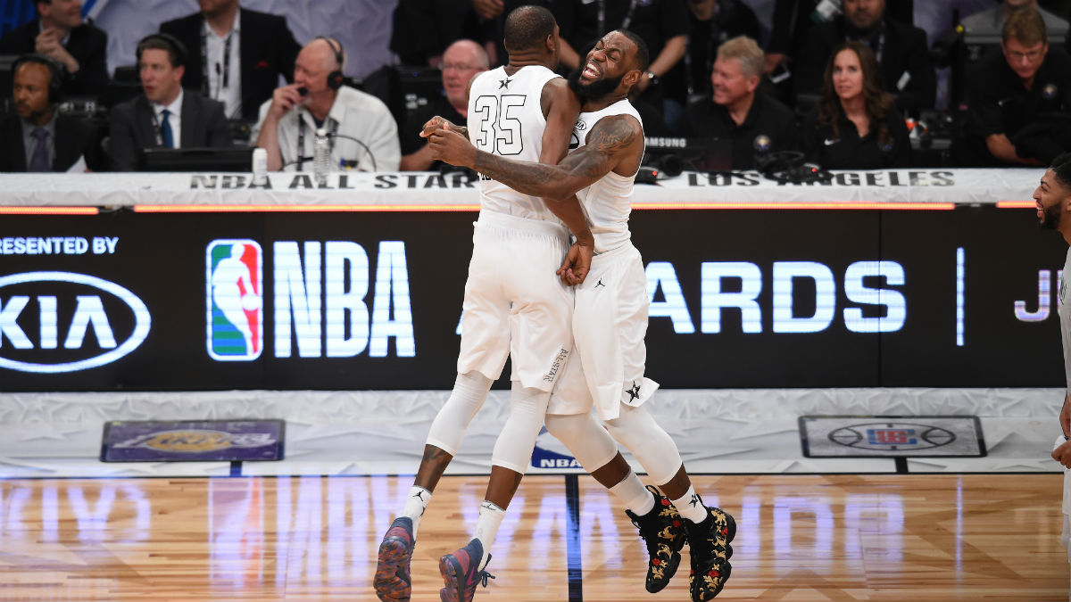LeBron y Durant celebran el triunfo en el All Star. (AFP)