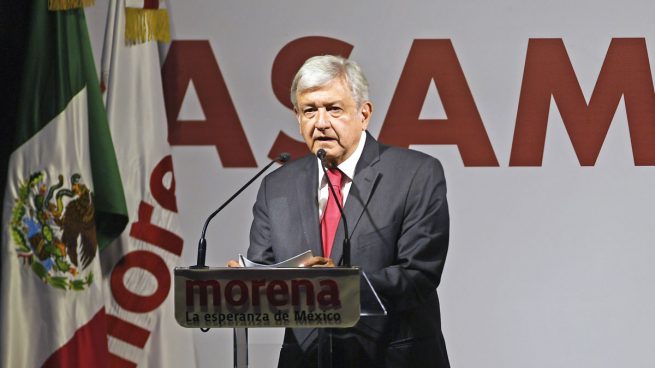 López Obrador es ratificado como candidato presidencial de Morena con promesas contra la corrupción