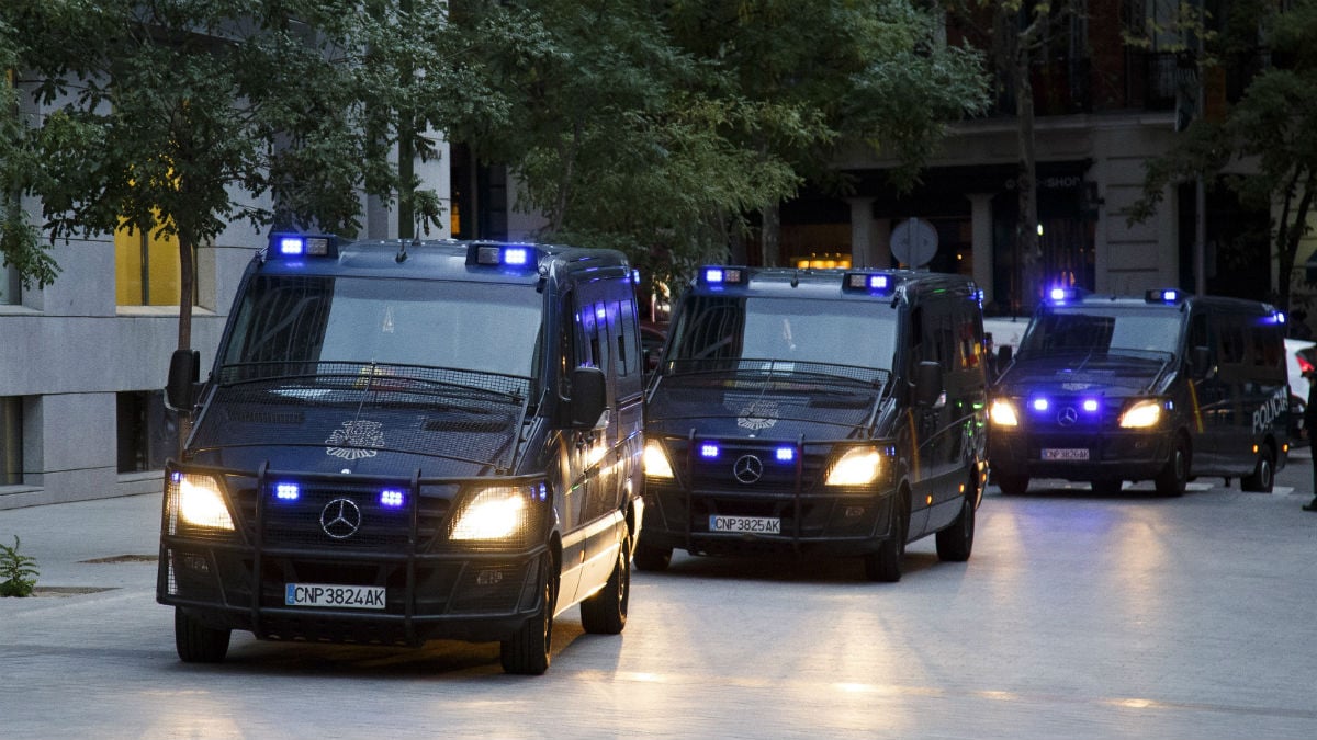 Furgones de la Policía Nacional. (Getty) | Operación Enredadera