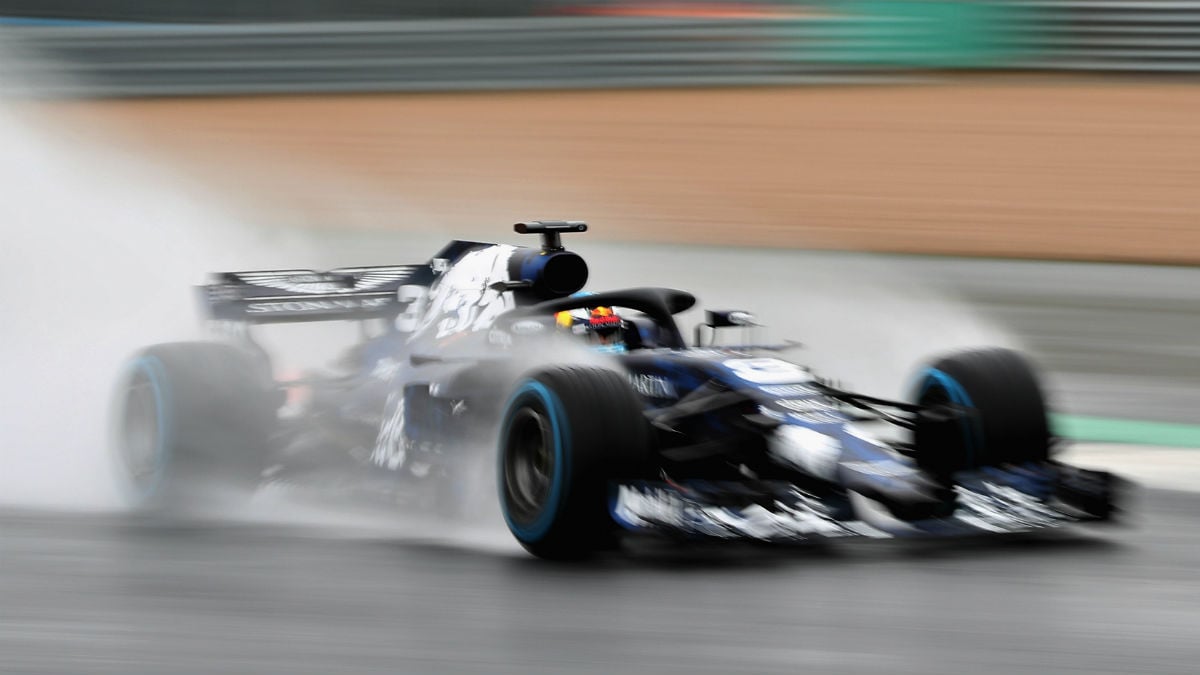 Daniel Ricciardo estrenó el nuevo Red Bull RB14 en todos los sentidos, ya que después de dar sus primeras vueltas en Silverstone bajo la lluvia, acabó estrellándose contra las protecciones. (Getty)