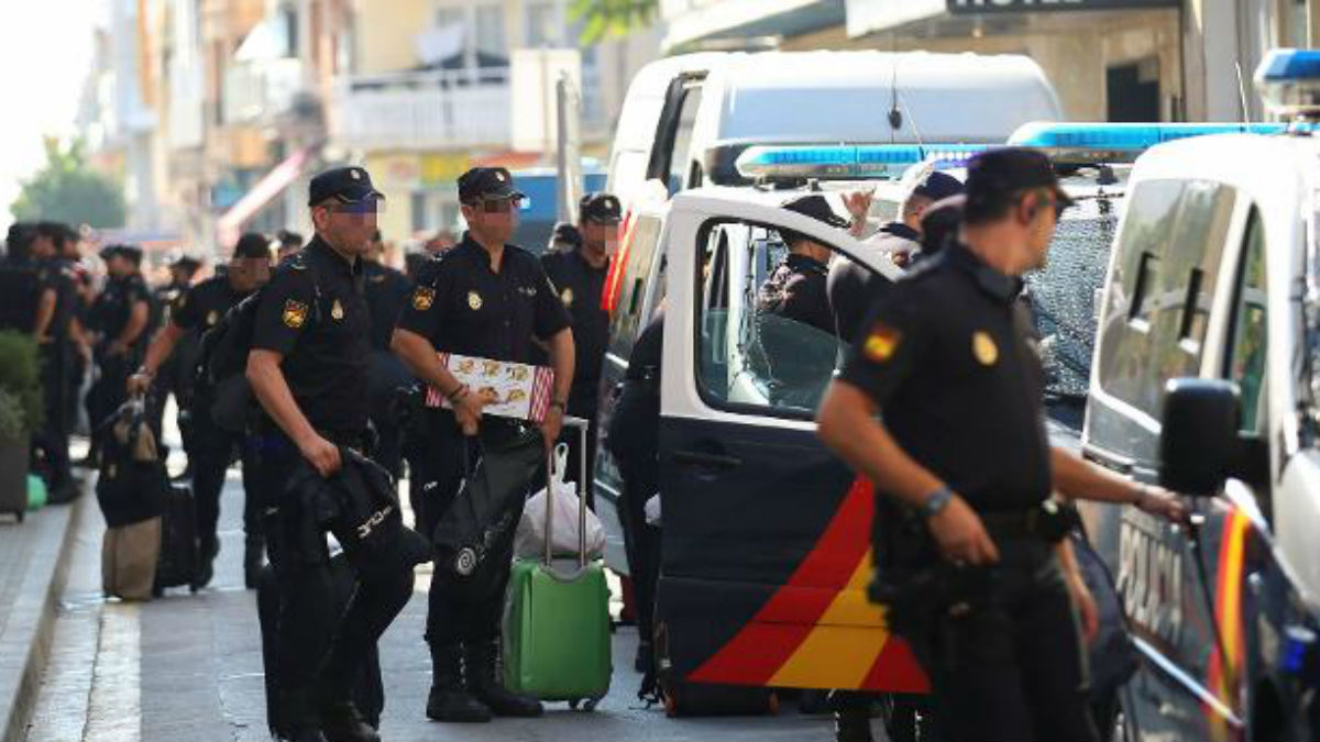 Policía Nacional abandonando los hoteles de Cataluña tras el fin de la Operación Copérnico