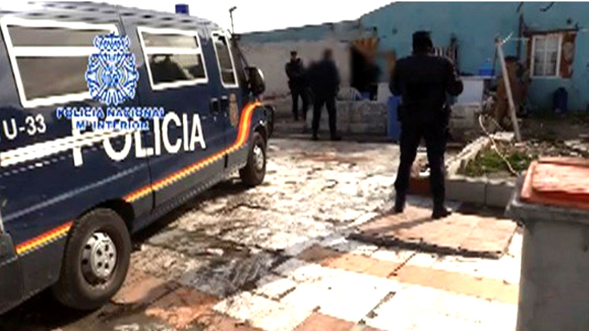 Operación policial en la Cañada Real (Foto: Efe).