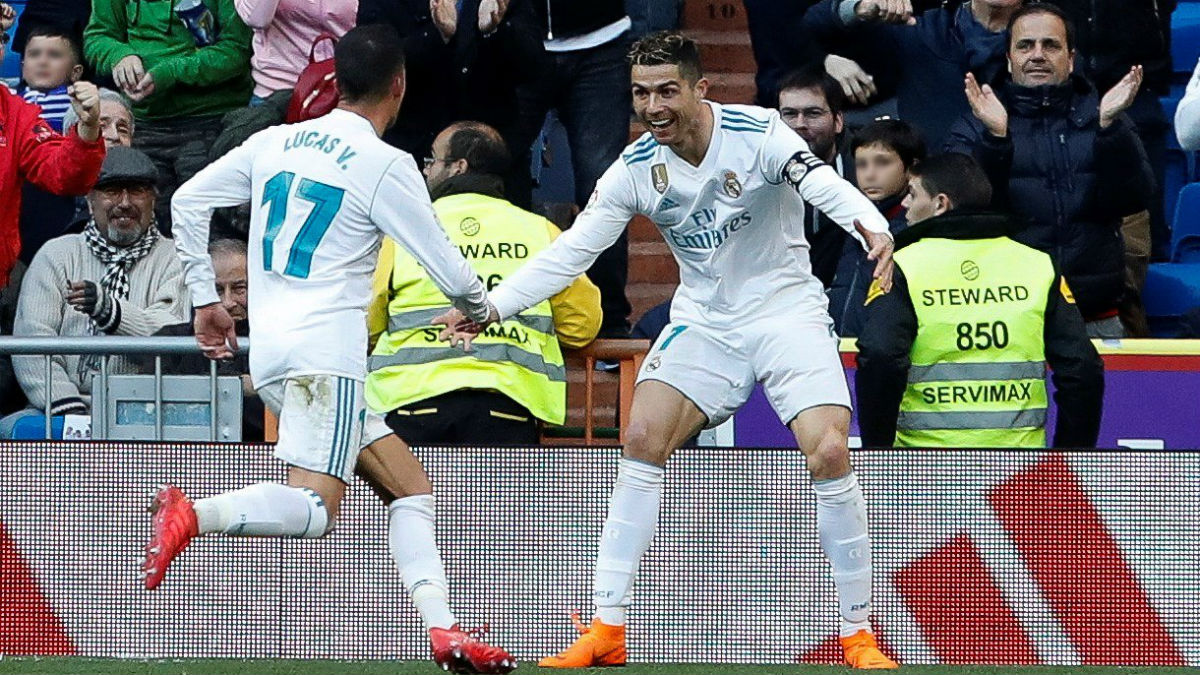 Cristiano Ronaldo celebra un gol junto a Lucas Vázquez, que será titular ante el Bayern | Champions League. (EFE)