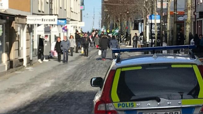 La Policía disuelve una manifestación neonazi no autorizada en Jonkoping, Suecia