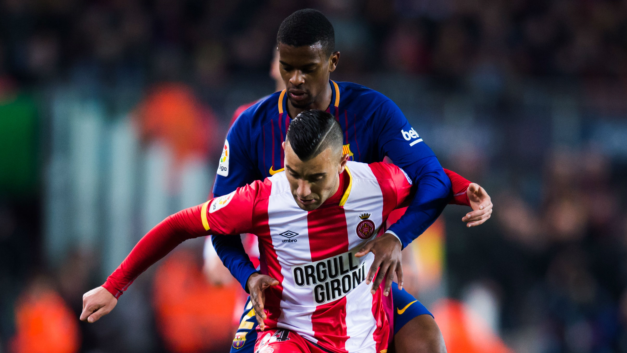 Semedo pugna con Borja un balón durante el Barcelona – Girona. (Getty)