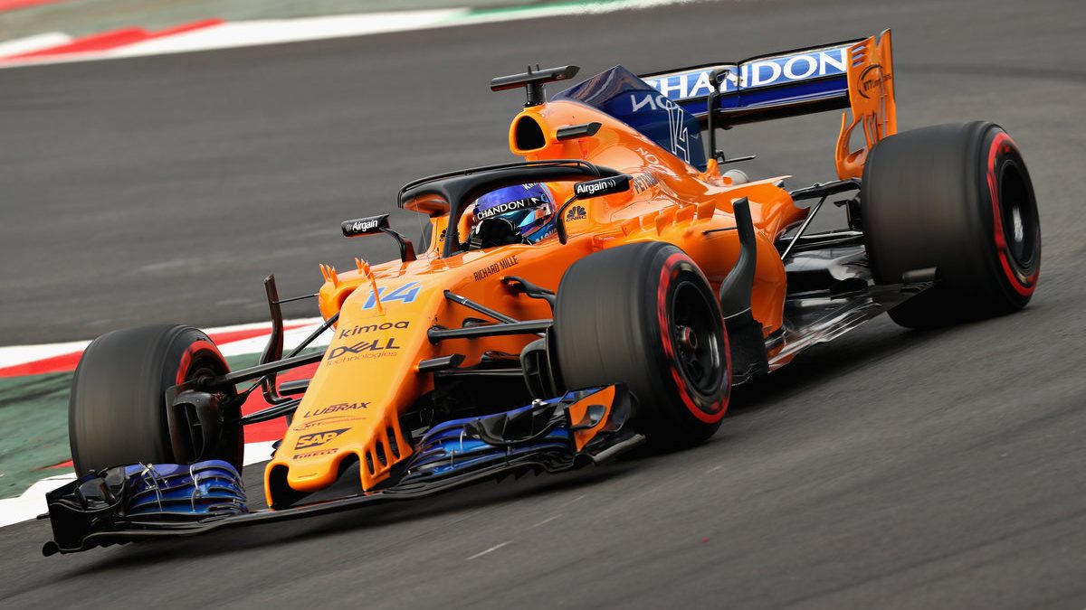 Fernando Alonso a bordo del MCL33 en los test de Montmeló
