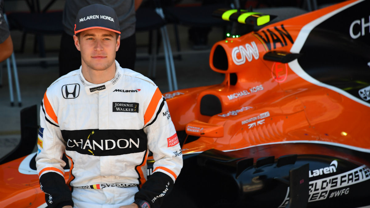 Vandoorne posa con su McLaren. (AFP)