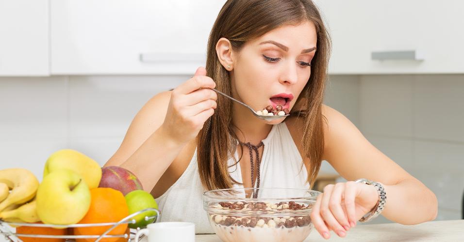 ¿Por qué comer más despacio ayuda a adelgazar?