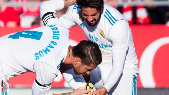 ¿Por qué Isco y Ramos se besan las botas cuando anotan? 0