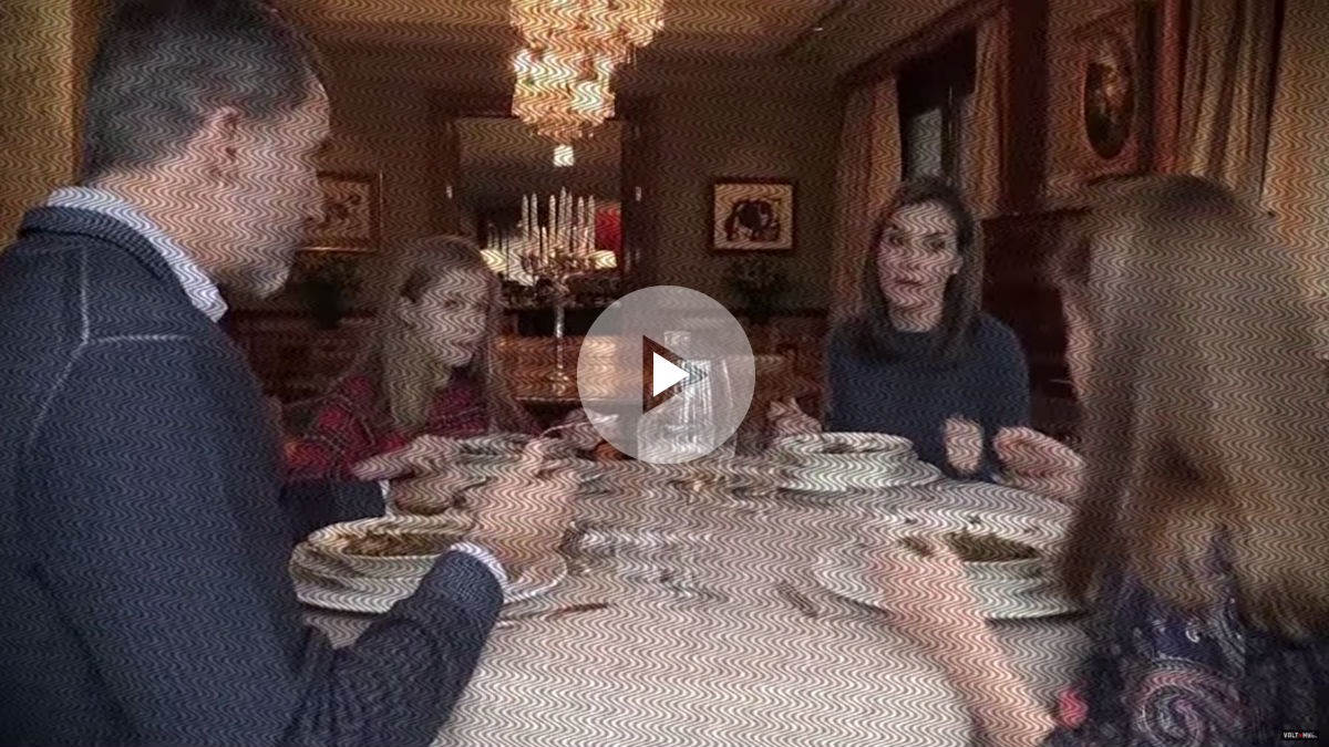 Un fragmento del nuevo vídeo de Valtonyc en el que aparece la Familia Real almorzando