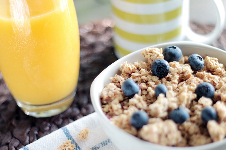 La fibra insoluble está presente en los cereales.