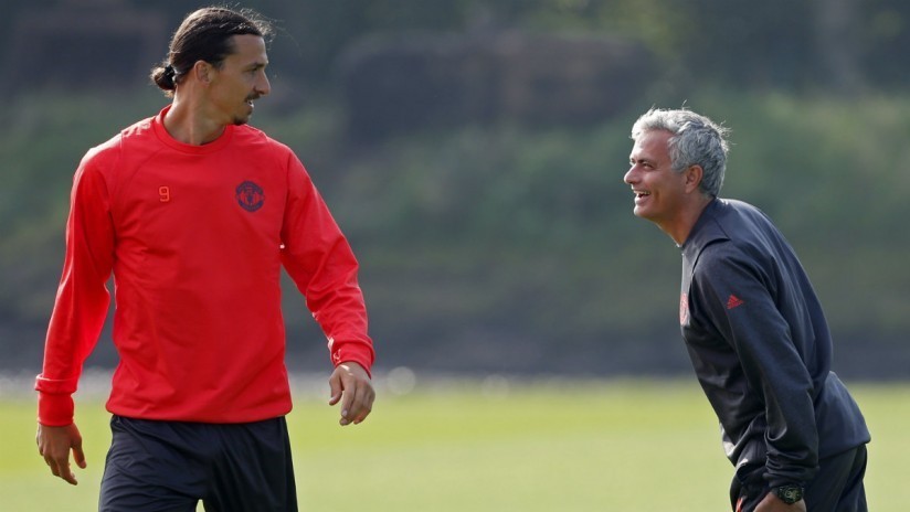 Mourinho e Ibrahimovic, en un entrenamiento del United.
