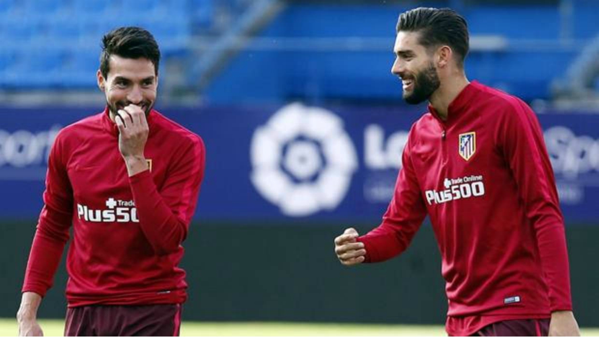 Gaitán y Carrasco durante un entrenamiento con el Atlético de Madrid. (EFE)