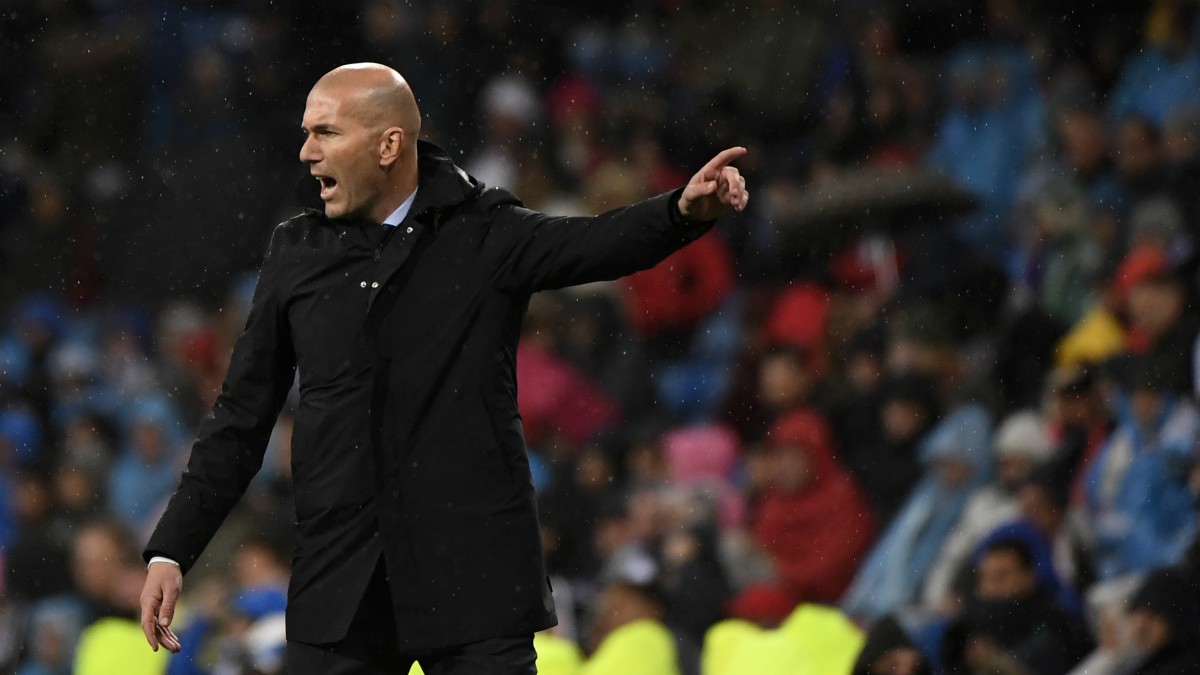 Zidane da instrucciones en un tramo del partido. (AFP)