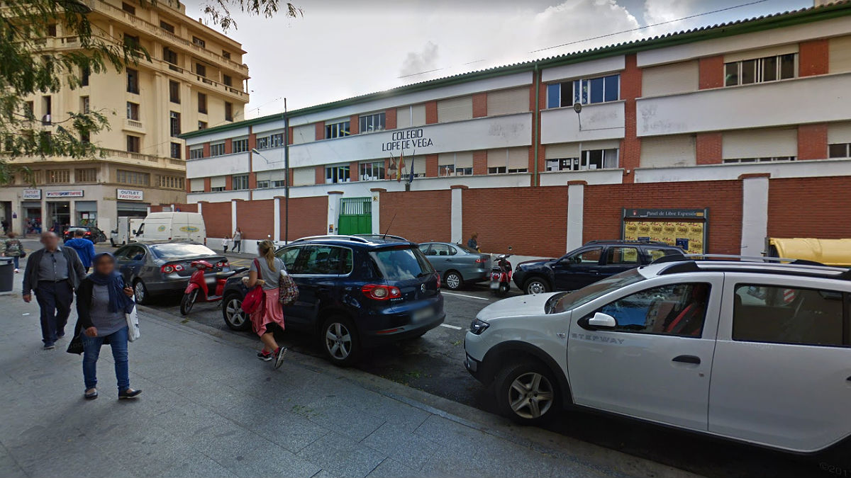 Fachada del colegio Lope de Vega, de Ceuta, donde trabajaba el detenido por abusos.