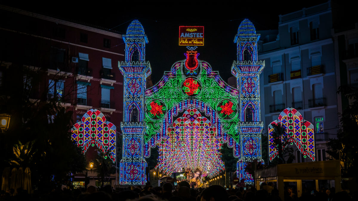 Encendido de luces en las calles de Valencia.
