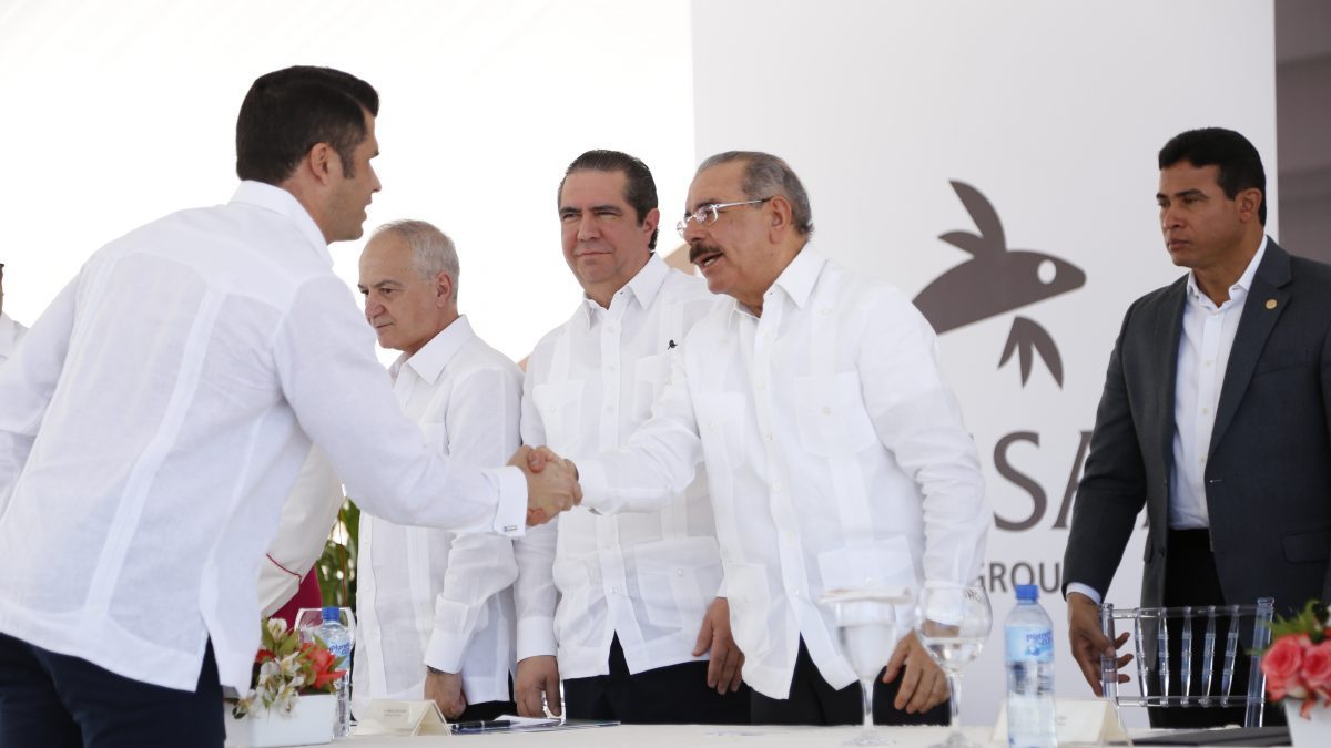 El presidente de República Dominicana apoya y arropa las obras del futuro hotel Lopesan Costa Bávaro