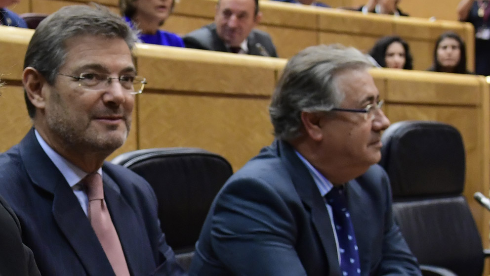 Rafael Catalá y Juan Ignacio Zoido (Foto: AFP)