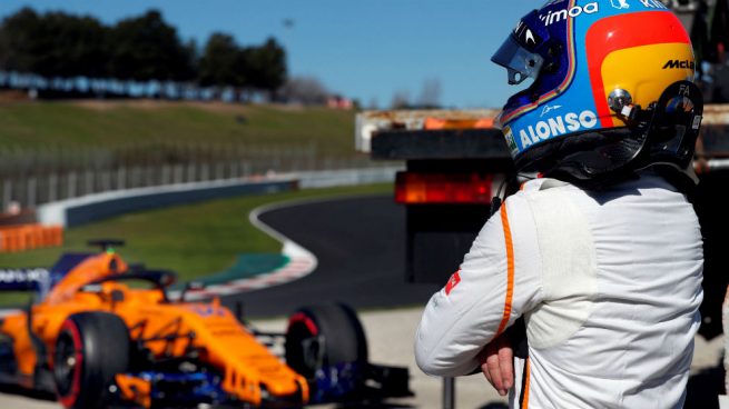 Un fallo en el motor del McLaren deja tirado a Alonso tras 47 vueltas