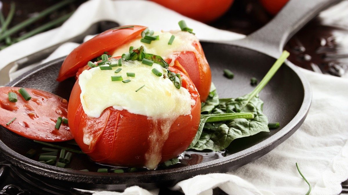 Receta de Tomates rellenos de queso y jamón fácil de preparar
