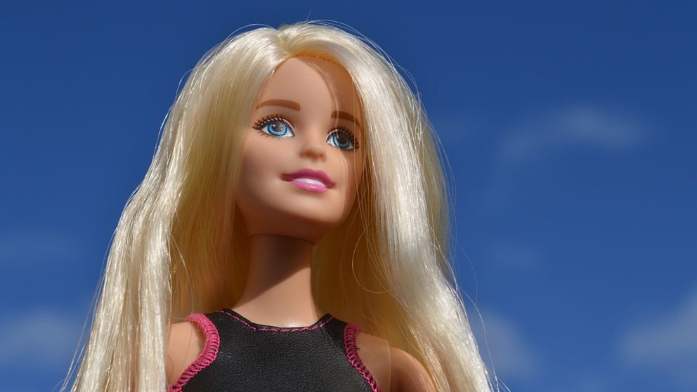 La muñeca Barbie sale a la venta el 9 de marzo de 1959