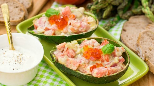 aguacates rellenos de salmón