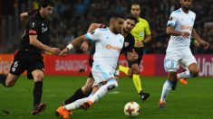 Yeray disputa un balón con Payet. (AFP)