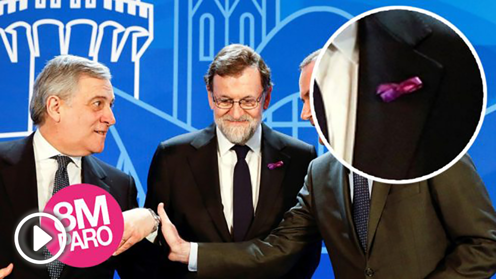 El presidente del Gobierno, Mariano Rajoy, luciendo el lazo conmemorativo del Día Internacional de la Mujer. (Foto: EFE)