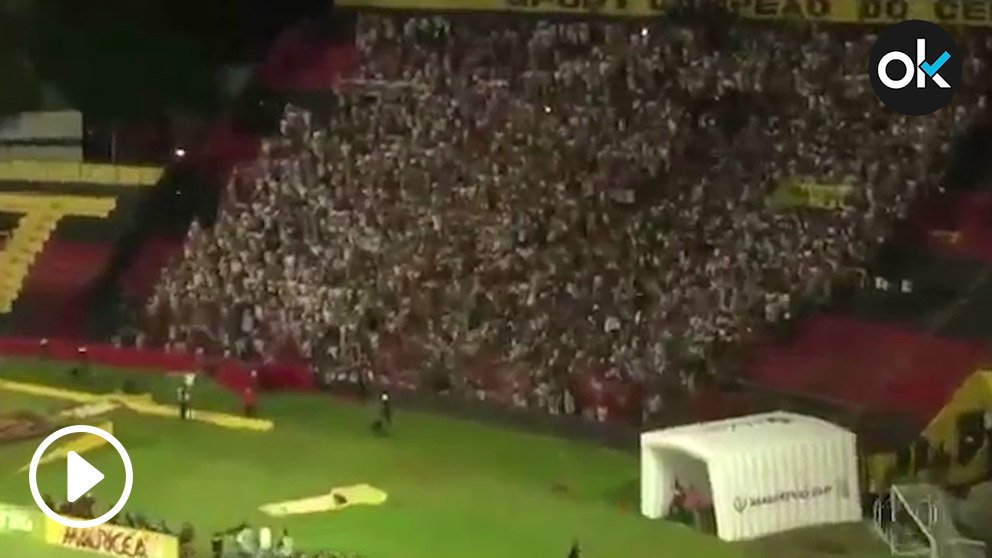 Avalancha en la grada durante el Sport Recife – Santa Cruz.